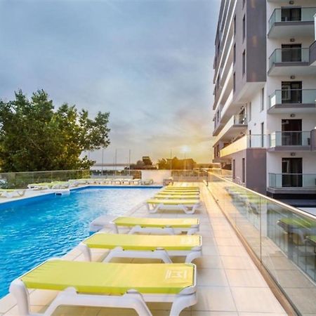 Mira Residence Apart & Penthouse Нэводари Экстерьер фото
