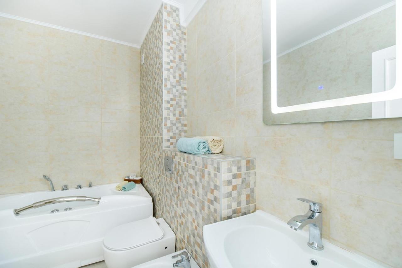 Mira Residence Apart & Penthouse Нэводари Экстерьер фото