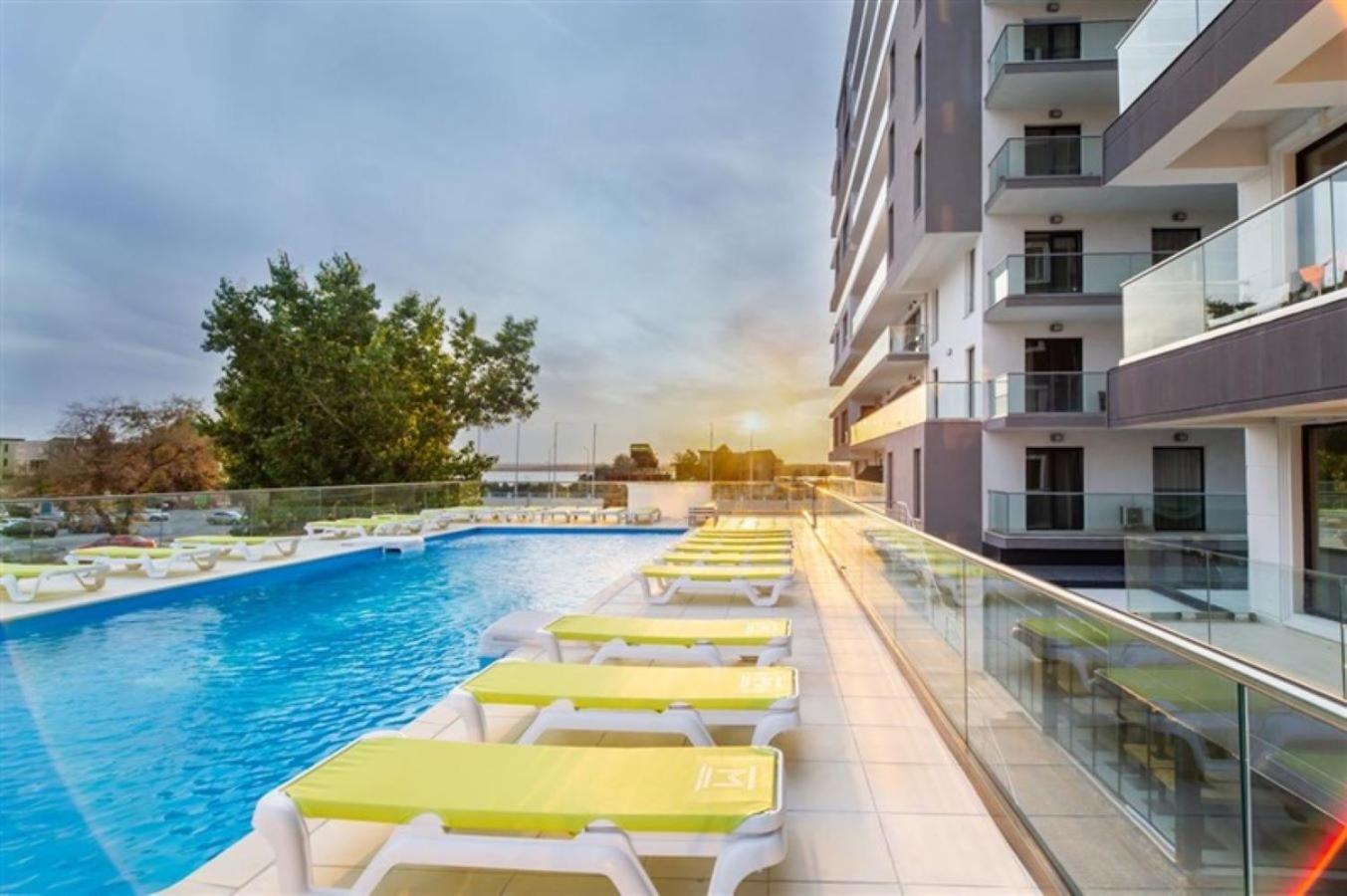 Mira Residence Apart & Penthouse Нэводари Экстерьер фото