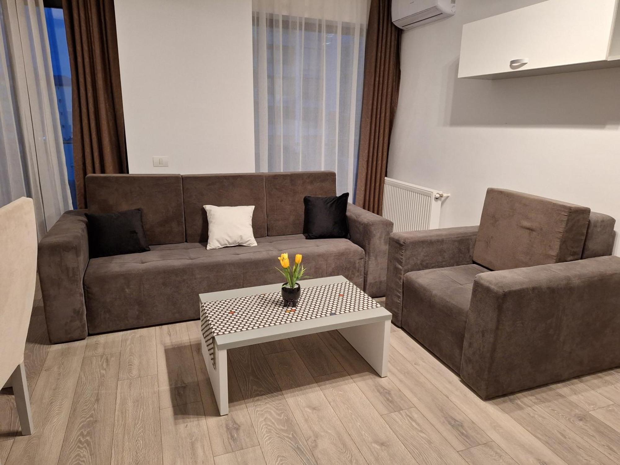 Mira Residence Apart & Penthouse Нэводари Экстерьер фото